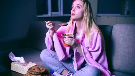 Тъпчем се с вредни храни заради лош сън