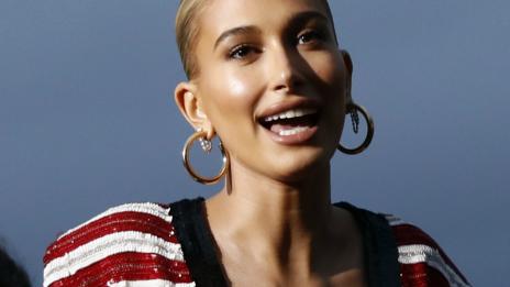 Морето – лекът на Хейли Бийбър за по-хубава кожа