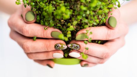 Пролетен маникюр: 7 предложения, вдъхновени от планетата