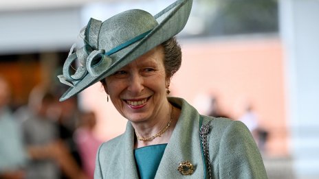 Принцеса Ан наследи перли на Елизабет Втора