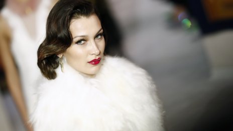 Похвално – Бела Хадид раздаде храна на бедни за празниците