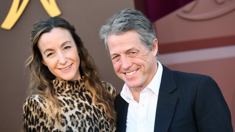 Новини от Холивуд – Хю Грант с неприятна случка на летище Хийтроу