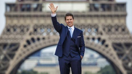 Том Круз ни дава пример как да носим маска