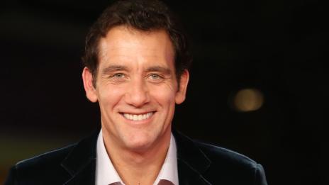 Клайв Оуен става Бил Клинтън