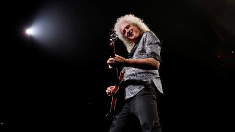 Брайън Мей постъпи в болница