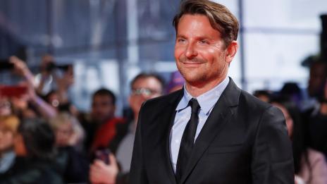 Заподозряха, че Брадли Купър излиза с по-възрастна актриса