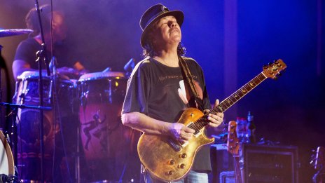 Карлос Сантана припадна на свой концерт