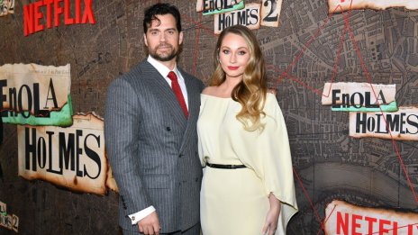 Хенри Кавил и приятелката му Натали Вискузо с дебют на червения килим 