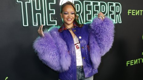 Две деца не стигат – Риана е готова за трето