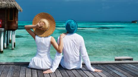 Константин показва семейна идилия и тъмен загар на Малдивите