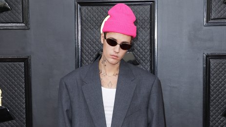 Мода за напреднали – Джъстин Бийбър с бабиното одеяло