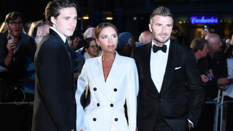 Бруклин Бекъм дава уроци по моделство на брат си Ромео