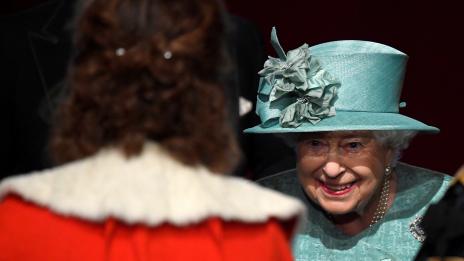 Кралско щастие: Кралица Елизабет приготви коледен пудинг