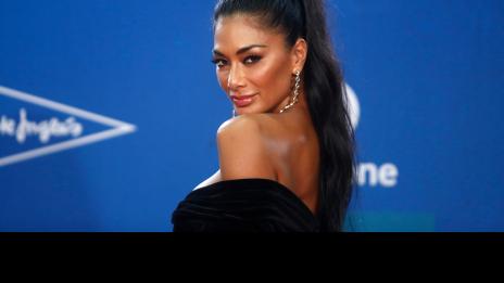 Никол Шерцингер гласува против гаджето си 