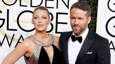 Райън Рейнолдс: По време на социалната дистанция само пия