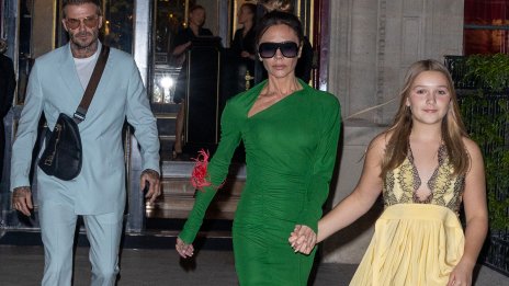 Харпър Бекъм – с рокля на мама и чанта на Prada