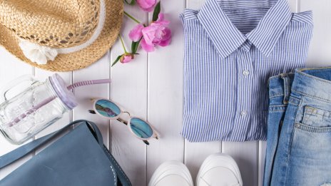 Риза на райе в синьо и бяло – тренд за пролетта 