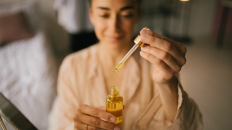 Аргановото масло е суперсила за косата, но помага ли и за кожата