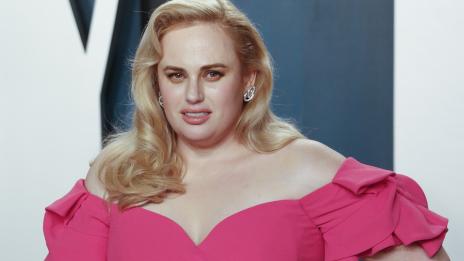 Ребъл Уилсън се появи с шал на Louis Vuitton за 1680 долара