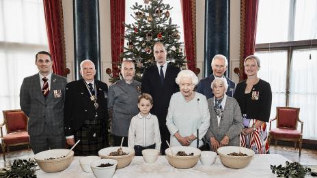 Коледа в кралското семейство: Как наследниците на короната ще прекарат празника?