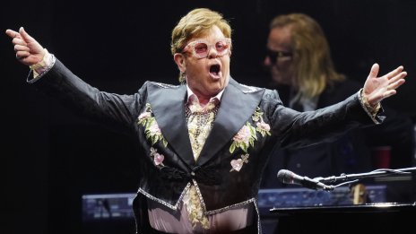 Семейството на Елтън Джон се увеличи 