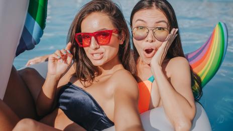 Бански от кадифе – една от тенденциите за сезона