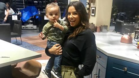 Синът на Ева Лонгория с първо модно шоу