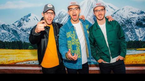 За Jonas Brothers вече е Коледа