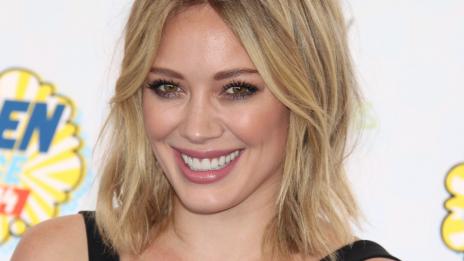 Хилари Дъф отглежда кокошки в двора си