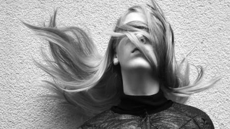 Полски модел увреди зрението си заради татуировка