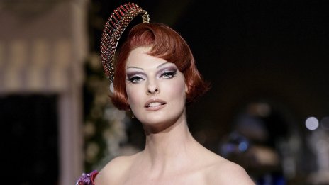 Обезобразена: Линда Еванджелиста завежда дело срещу пластични хирурзи