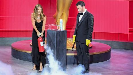 Дженифър Анистън и Джими Кимъл подпалиха „Еми“