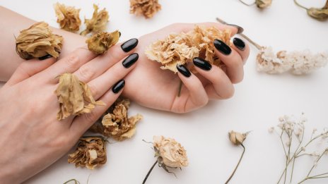 Нов маникюр – готически стил за Свети Валентин