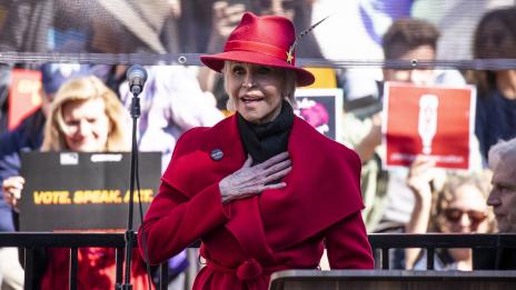 Джейн Фонда с почетната награда „Сесил Демил“