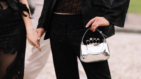 Металик дамска чанта – топ тенденция за пролетта и лятото