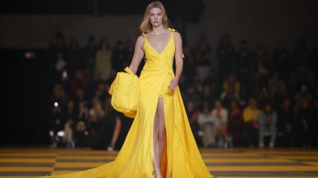 Моделът Карли Клос очаква първото си дете 