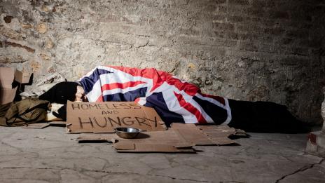 Изоставен паркинг се превърна в рай за бездомните