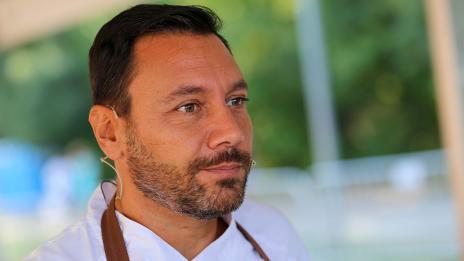 На живо във Facebook – Лео Бианки показа как се ваксинира