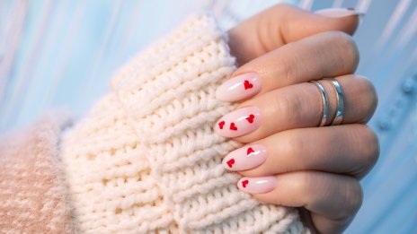 Маникюр за Свети Валентин – 5 идеи, които си заслужават