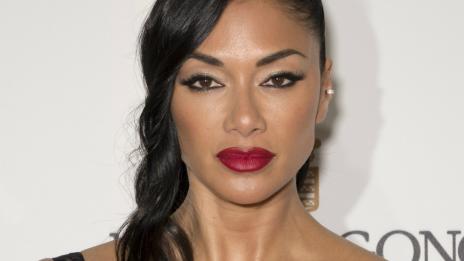 Красота по време на изолация: Никол Шерцингер с домашни маски