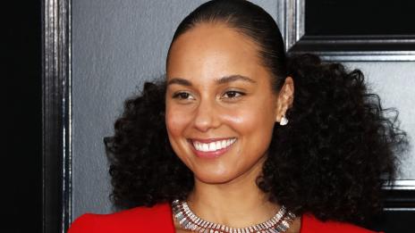 Дълбоко почистване, ароматерапия, масаж – тайната на Алиша Кийс за блестяща кожа 