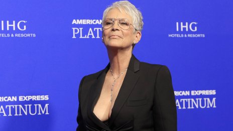 Джейми Лий Къртис с критики заради разголена рокля