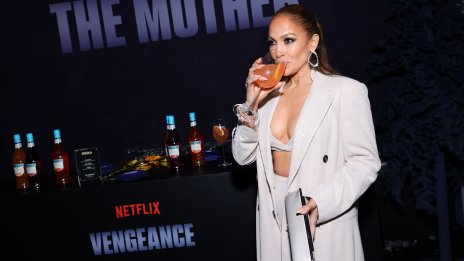 Готова за лятото – Дженифър Лопес с нова прическа и секси фотосесия