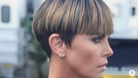 Чарлийз Терон се завръща по-лоша и по-секси... Като гений!