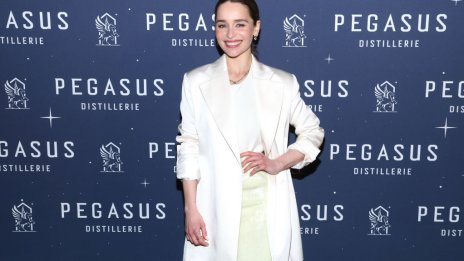 Свежа за лятото: Емилия Кларк боядиса кафявата си коса в меднорусо