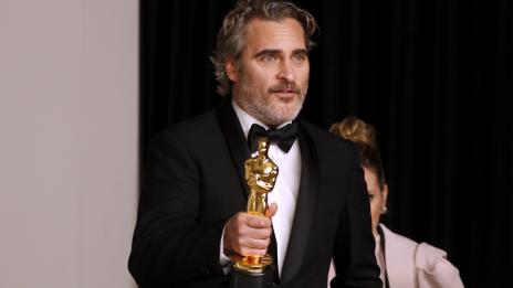 Хоакин Финикс заяви, че ще участва във втората част на „Жокера“, но при условие