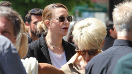 Ваня Щерева с гипсирана ръка след инцидент