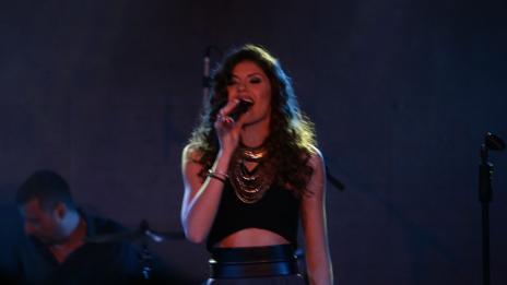 Михаела Филева учи испански онлайн