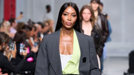 Наоми Кембъл на 55 – трудният път до високите токчета на модния подиум