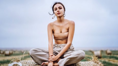 Мода пролет/лято 2023 – включете ленен панталон във визията си